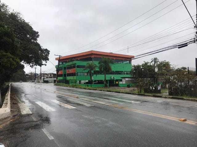 Prédio com 3122m², à venda ou para alugar, no bairro Balneário Praia do Pernambuco em Guarujá