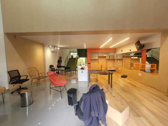 Foto do Loja - LOCAÇÃO LOJA AV CASTELO BRANCO, LOJA CONTA COM 135 METROS ÚTIL ,SENDO 35 METROS DE MESANINO, E 2 VAGAS DE GARAGEM, | Imobiliária Natal LTDA
