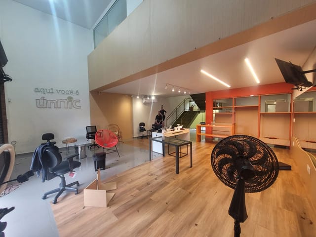 Foto do Loja - LOCAÇÃO LOJA AV CASTELO BRANCO, LOJA CONTA COM 135 METROS ÚTIL ,SENDO 35 METROS DE MESANINO, E 2 VAGAS DE GARAGEM, | Imobiliária Natal LTDA