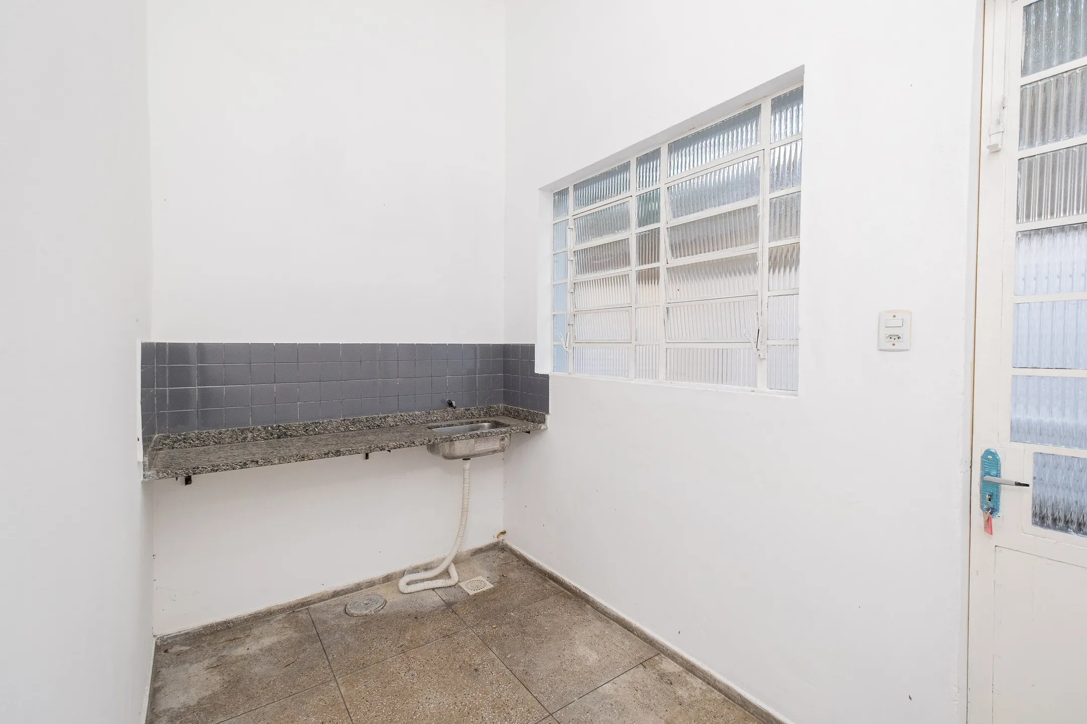 Loja Comercial para Locação no Centro de Pelotas RS com 226 m², Excelente Espaço para Comércio e Ótima Localização Central - 15