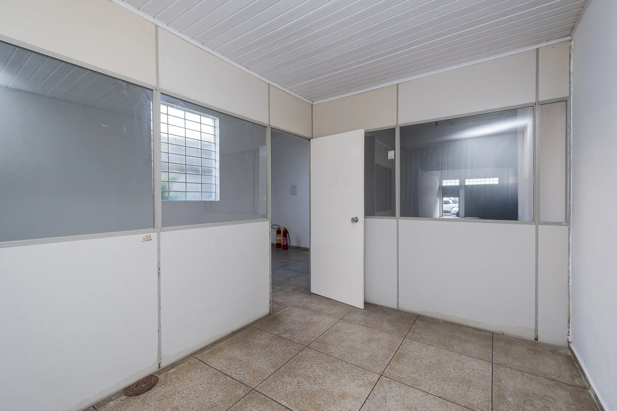 Loja Comercial para Locação no Centro de Pelotas RS com 226 m², Excelente Espaço para Comércio e Ótima Localização Central - 9
