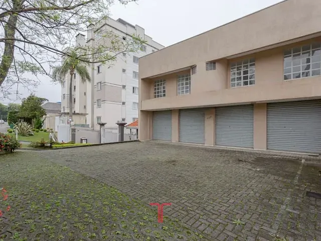 Loja com 335m², para alugar, no bairro Bacacheri em Curitiba