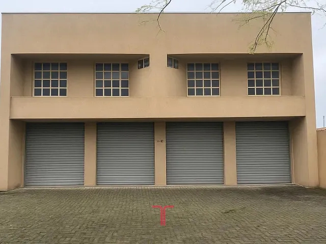 Loja com 335m², para alugar, no bairro Bacacheri em Curitiba