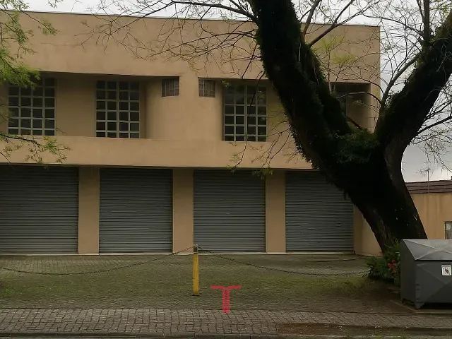 Loja com 335m², para alugar, no bairro Bacacheri em Curitiba