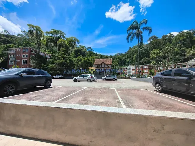 Loja à venda, no bairro Quarteirão Brasileiro em Petrópolis