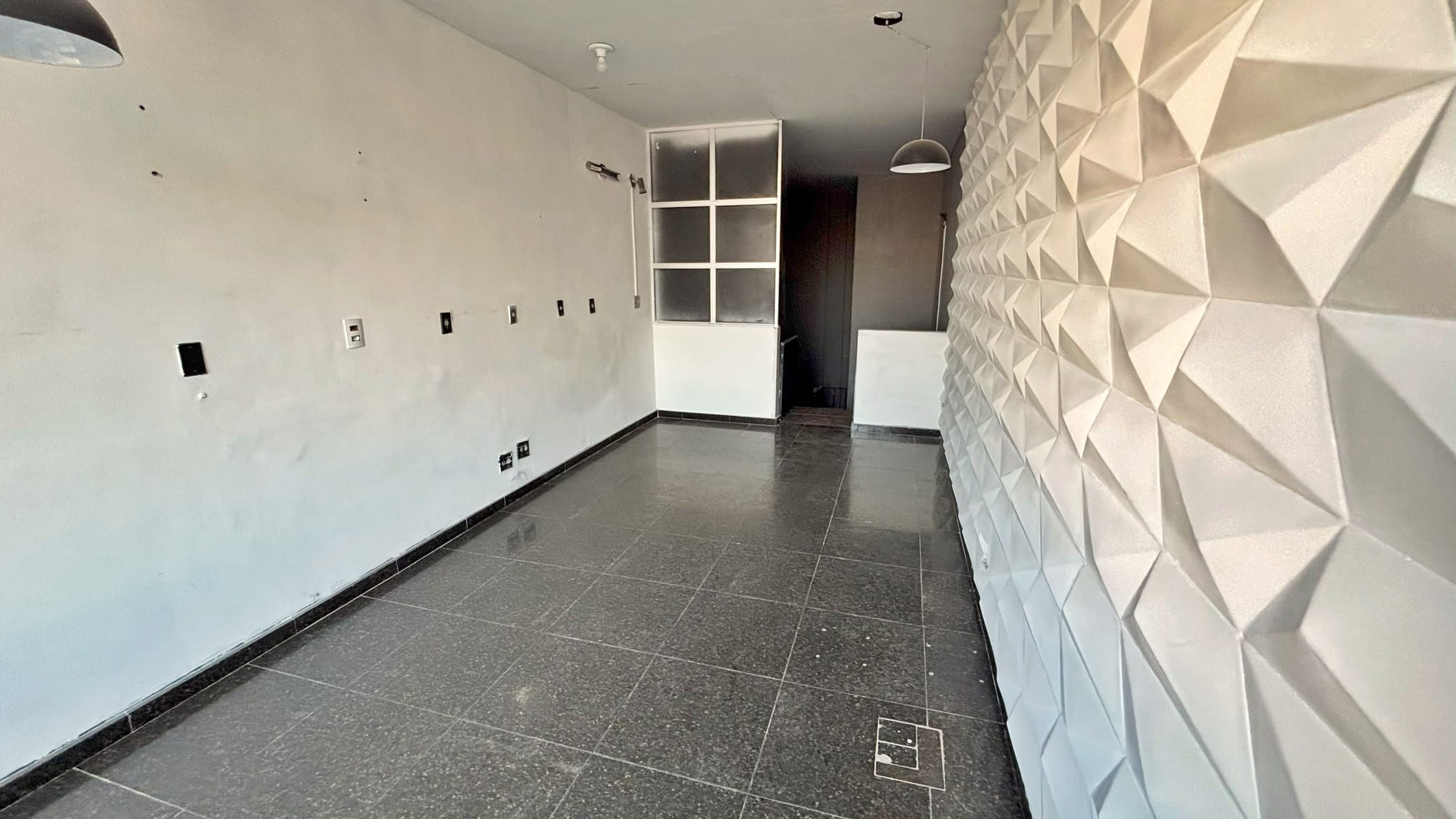 Loja à venda no bairro Caiçara, Belo Horizonte – 45 m², pé-direito duplo e 2 andares