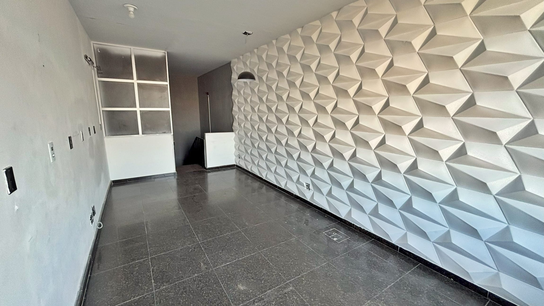 Loja à venda no bairro Caiçara, Belo Horizonte – 45 m², pé-direito duplo e 2 andares