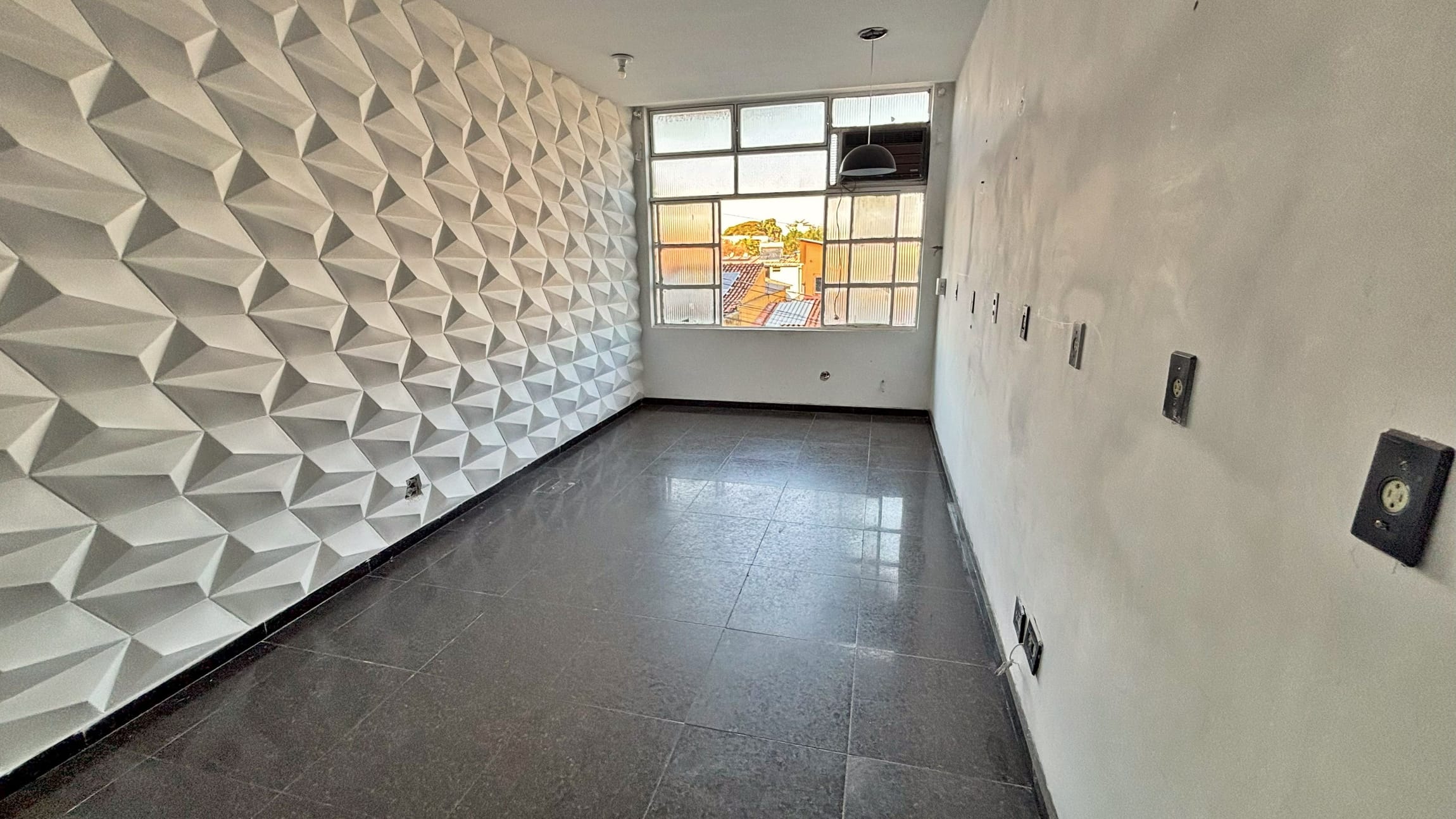 Loja à venda no bairro Caiçara, Belo Horizonte – 45 m², pé-direito duplo e 2 andares