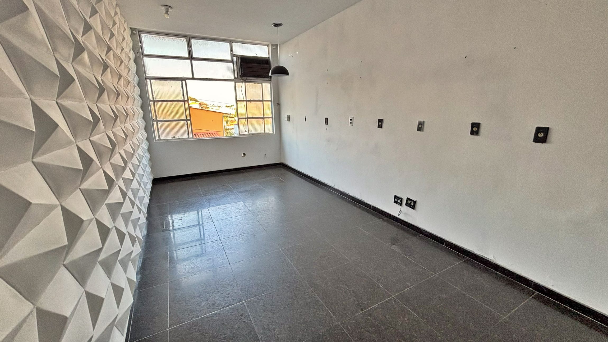Loja à venda no bairro Caiçara, Belo Horizonte – 45 m², pé-direito duplo e 2 andares
