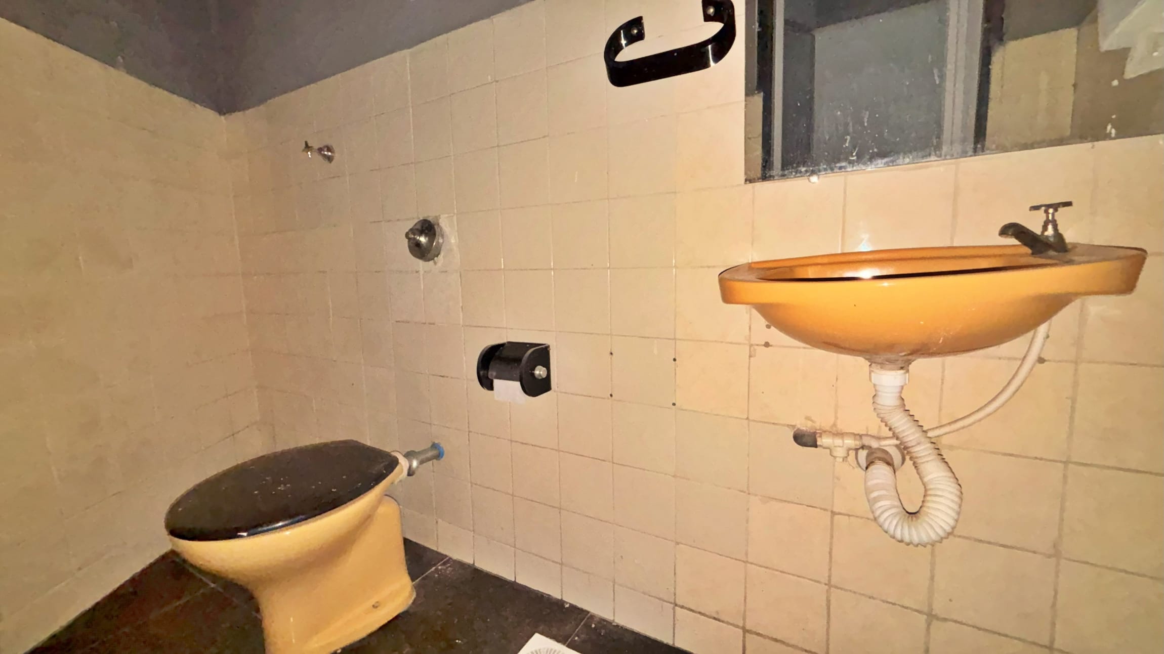 Loja à venda no bairro Caiçara, Belo Horizonte – 45 m², pé-direito duplo e 2 andares