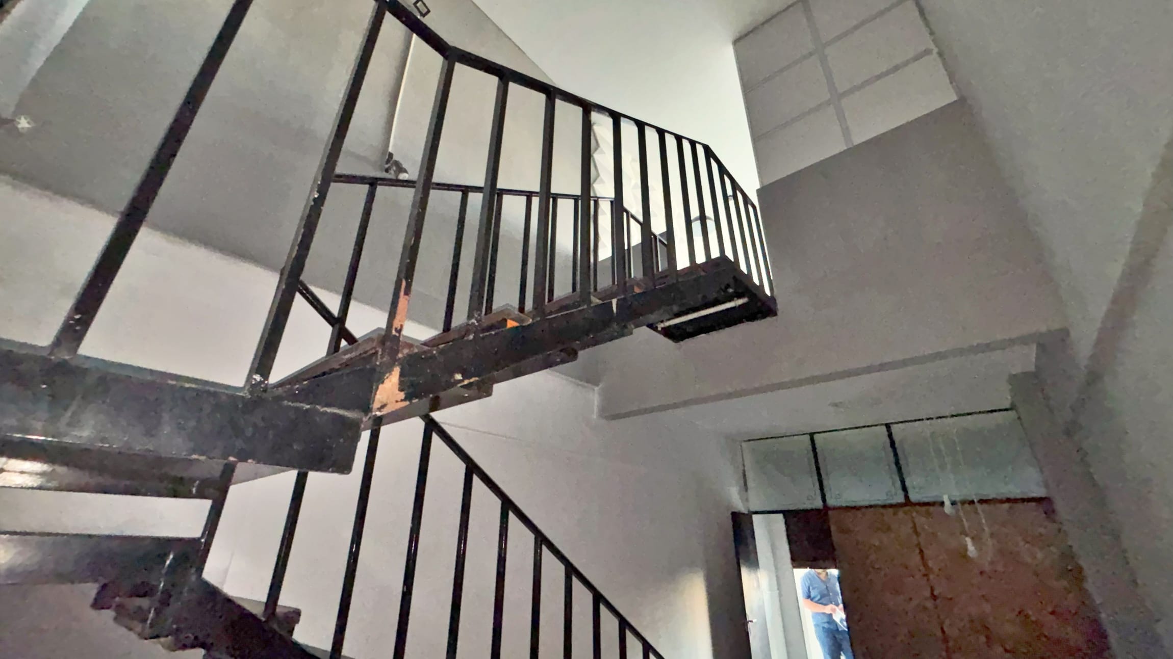 Loja à venda no bairro Caiçara, Belo Horizonte – 45 m², pé-direito duplo e 2 andares