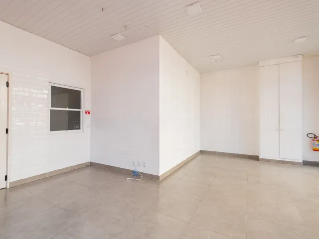 Loja com 66m², para alugar, no bairro Centro em Pelotas