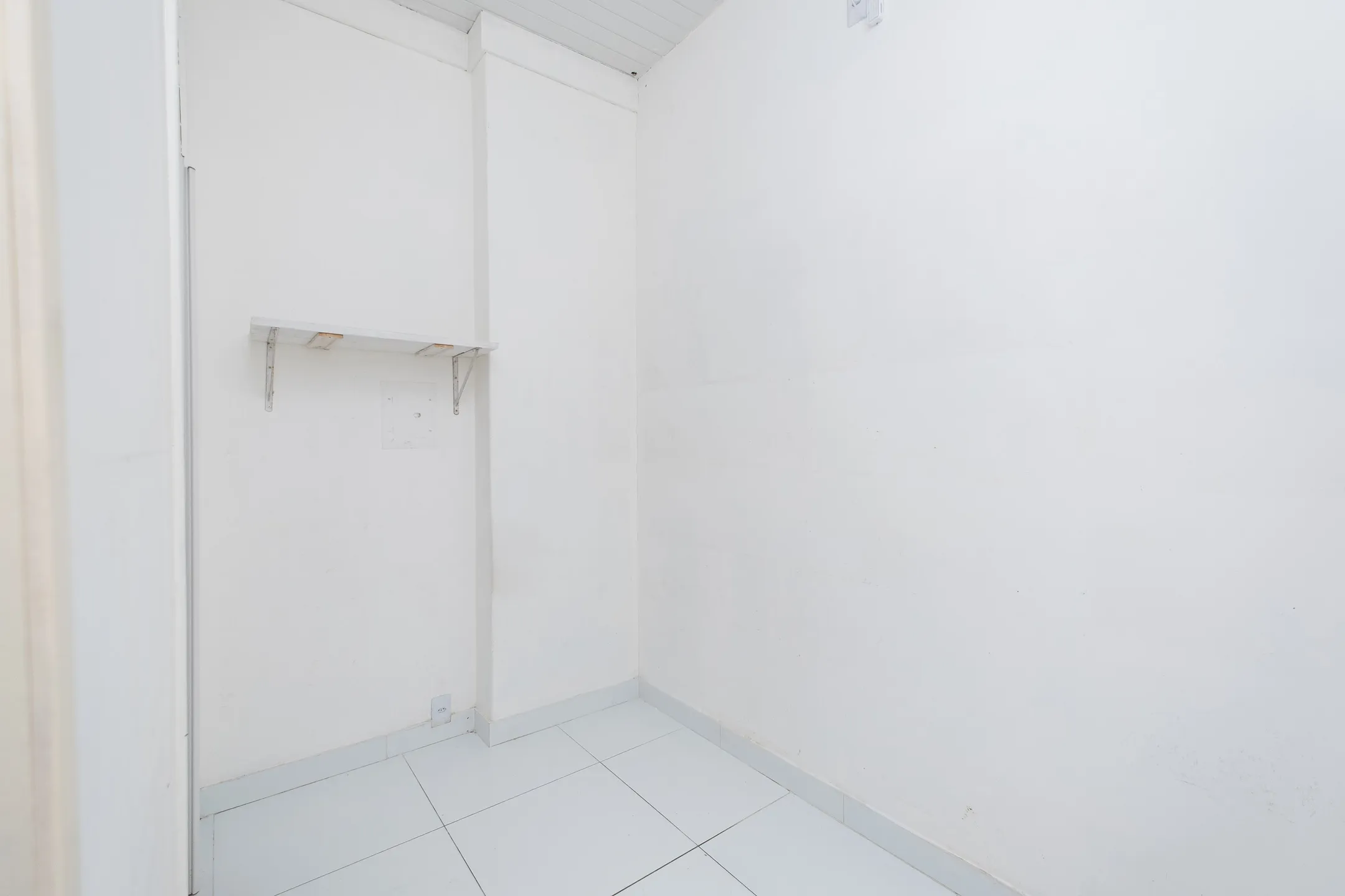 Loja Comercial para Aluguel no Centro de Pelotas RS com Excelente Localização, Amplo Espaço, Grande Visibilidade e Fácil Acesso ao Comércio Local - 12