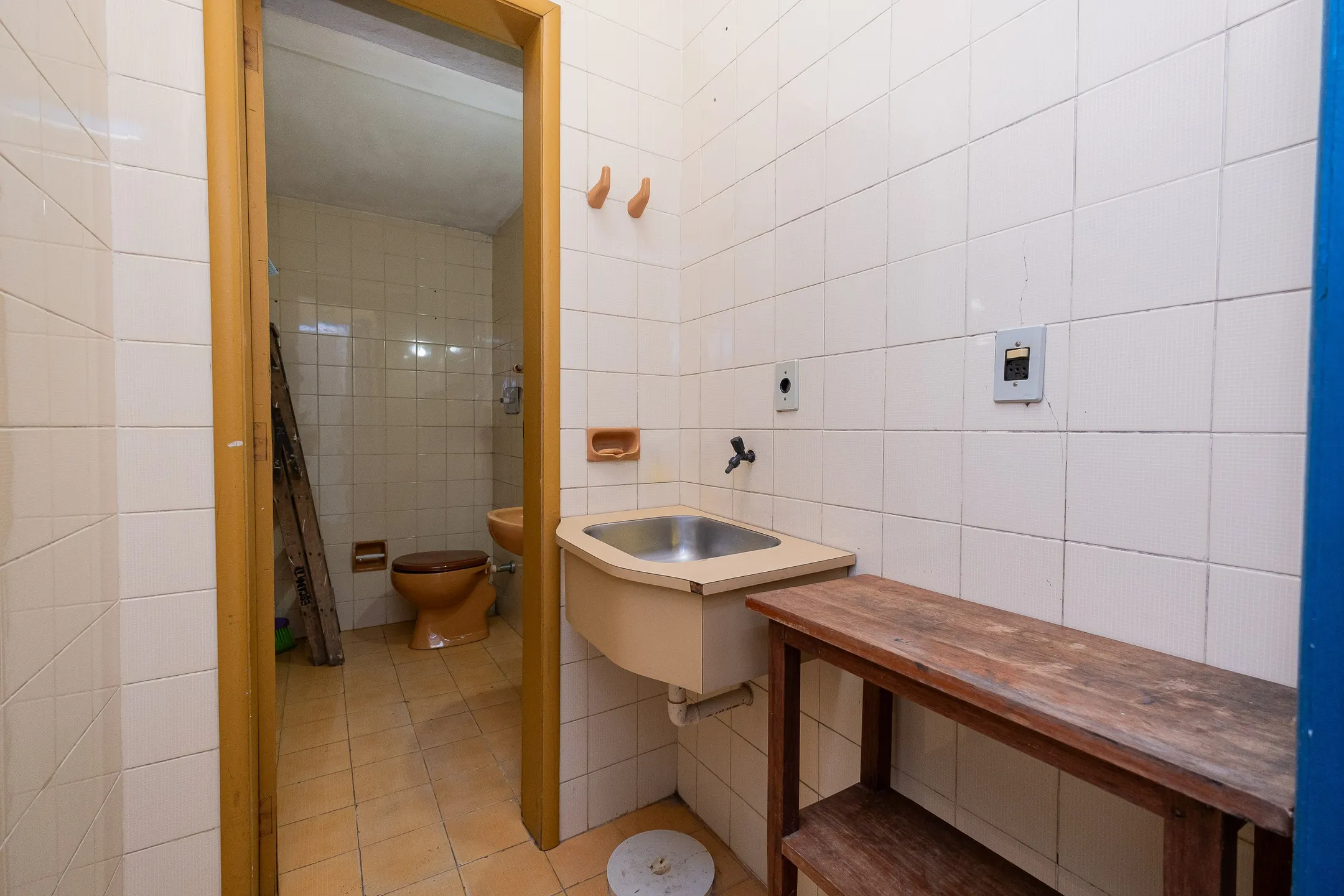 Loja Comercial para Aluguel no Centro de Pelotas RS com Excelente Localização, Amplo Espaço, Grande Visibilidade e Fácil Acesso ao Comércio Local - 13