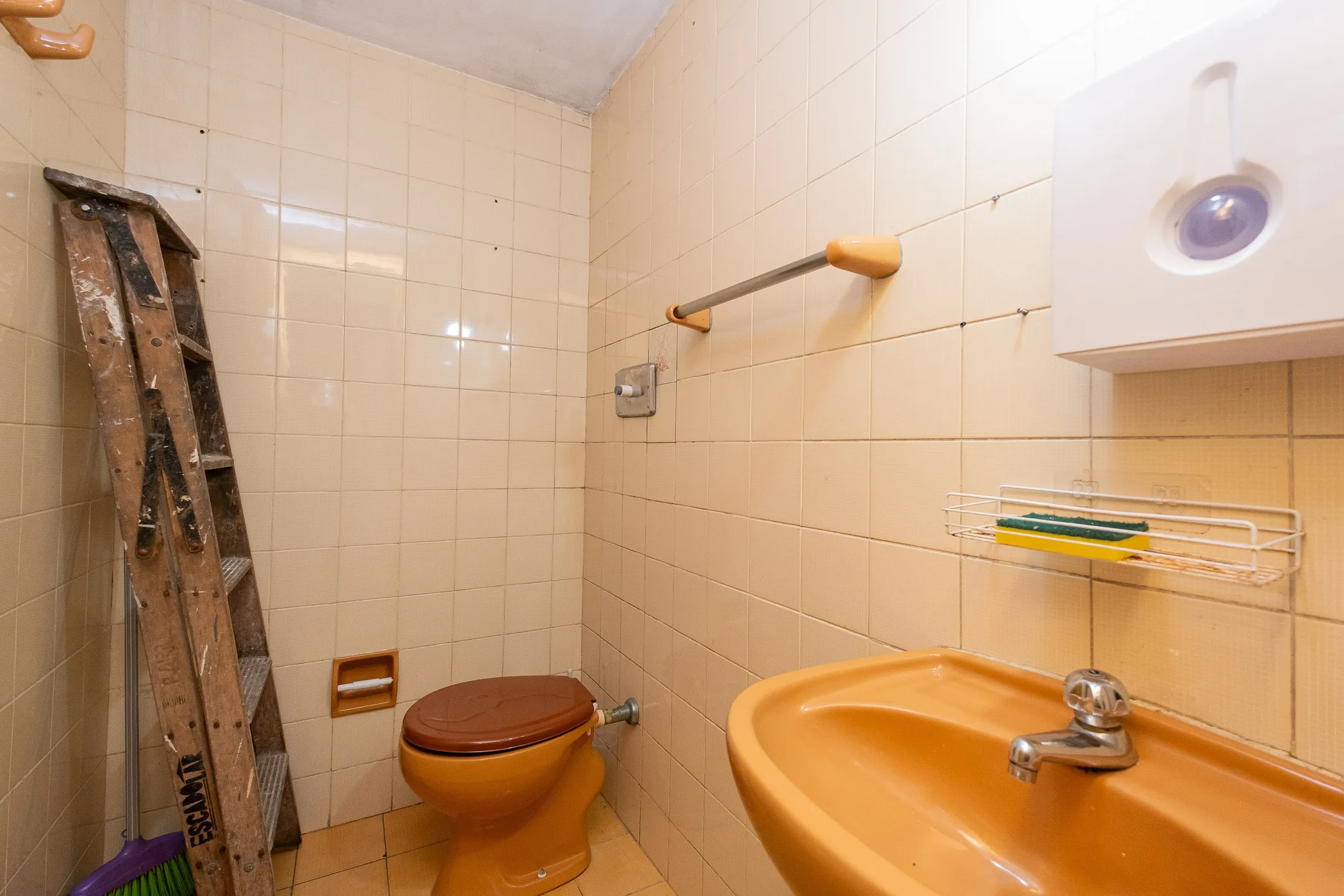 Loja Comercial para Aluguel no Centro de Pelotas RS com Excelente Localização, Amplo Espaço, Grande Visibilidade e Fácil Acesso ao Comércio Local - 14