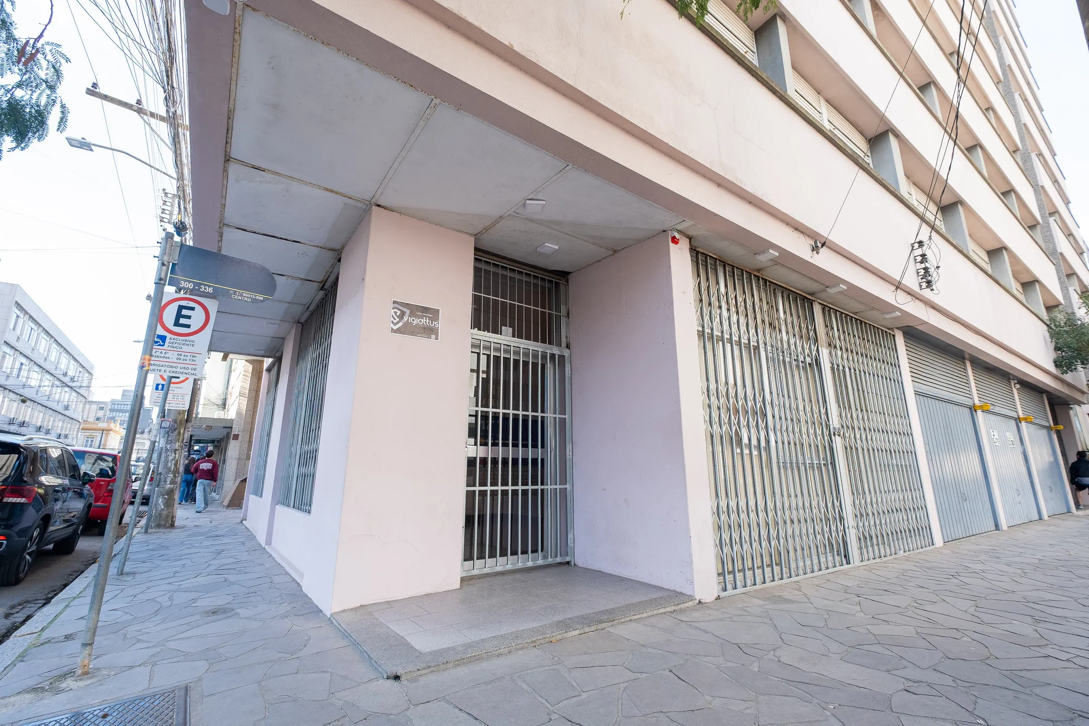 Loja Comercial para Aluguel no Centro de Pelotas RS com Excelente Localização, Amplo Espaço, Grande Visibilidade e Fácil Acesso ao Comércio Local - 15