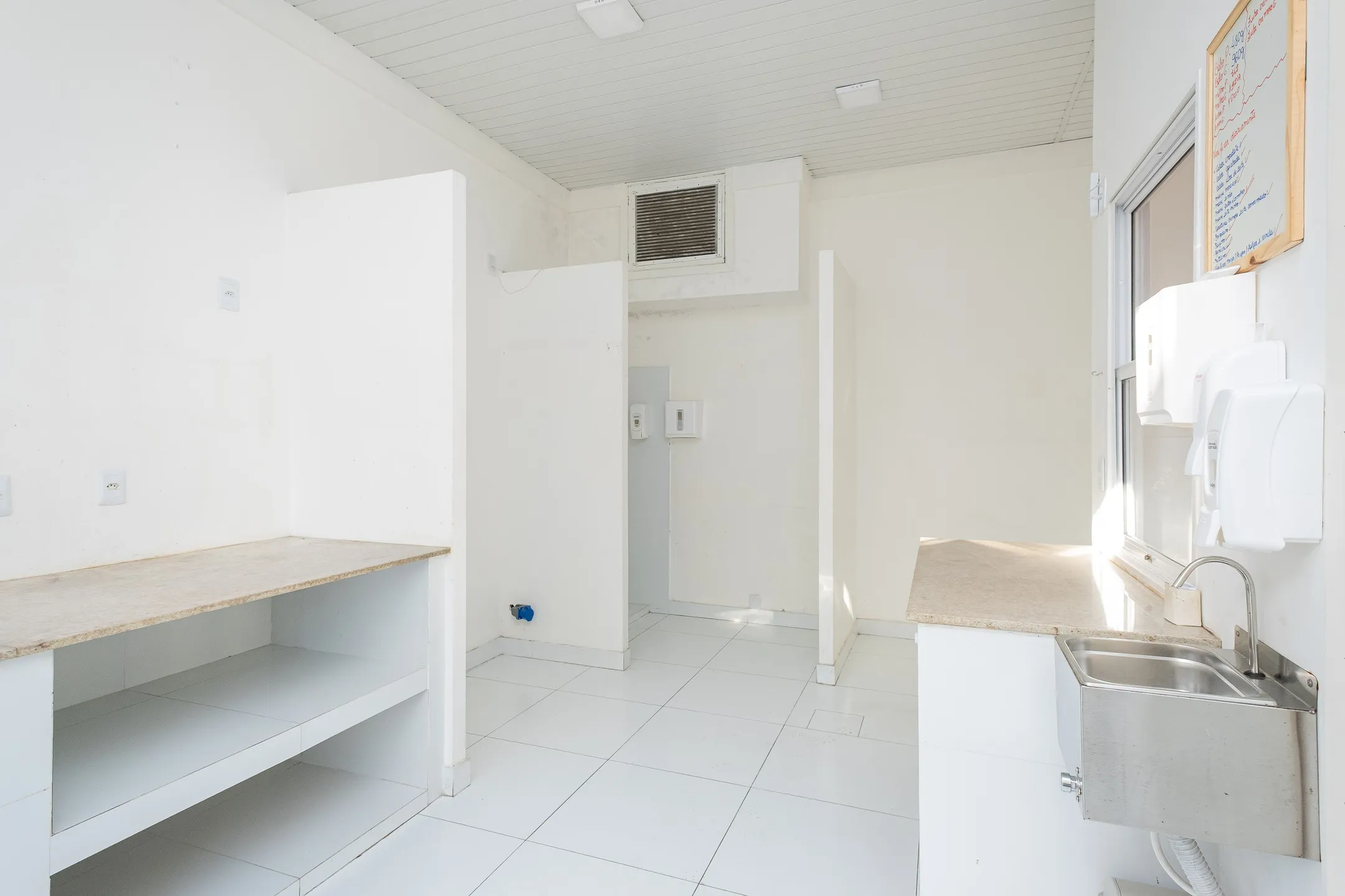 Loja Comercial para Aluguel no Centro de Pelotas RS com Excelente Localização, Amplo Espaço, Grande Visibilidade e Fácil Acesso ao Comércio Local - 7