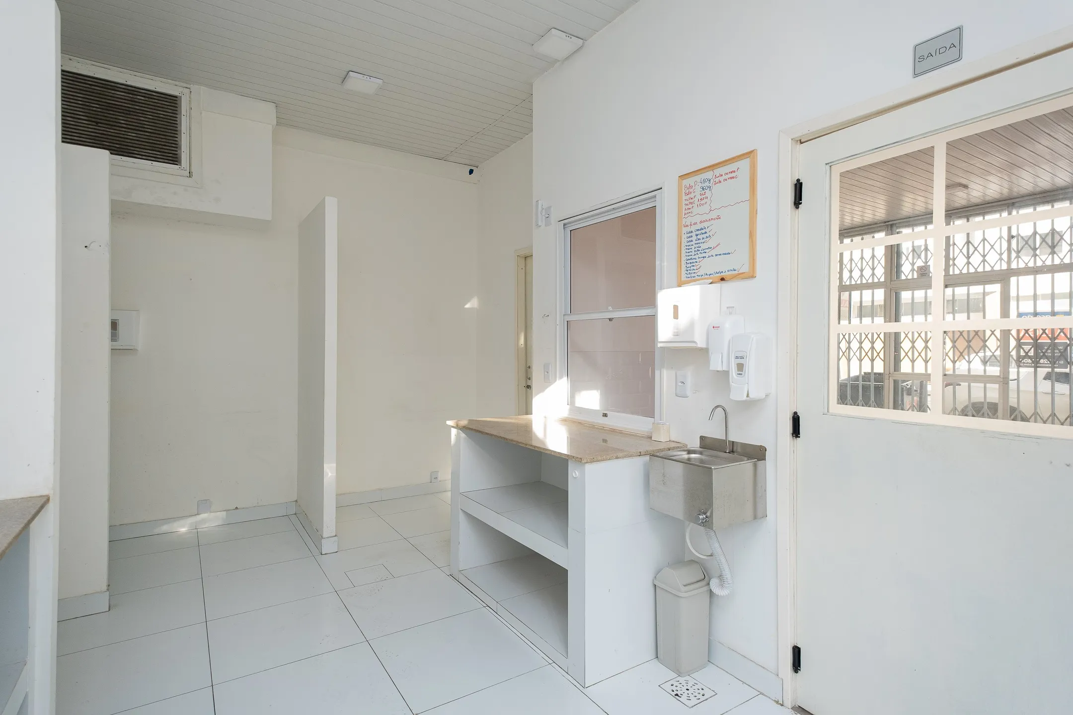 Loja Comercial para Aluguel no Centro de Pelotas RS com Excelente Localização, Amplo Espaço, Grande Visibilidade e Fácil Acesso ao Comércio Local - 8