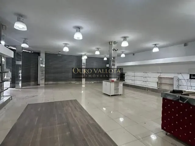 Loja com 686m², para alugar, no bairro Pari em São Paulo