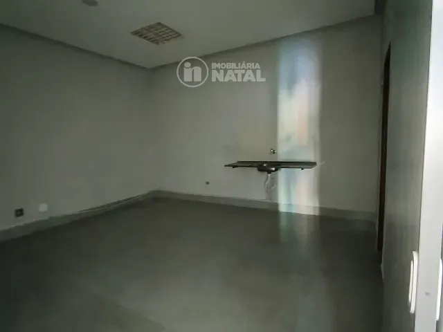 Loja com 320m², para alugar, no bairro Vitória em Londrina