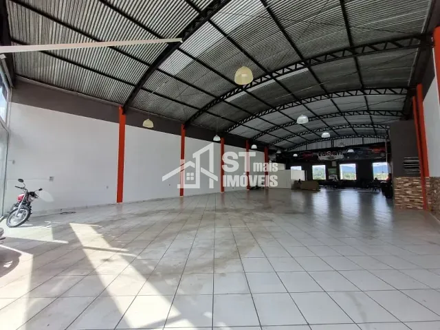 Loja com 310m², para alugar, no bairro Andradas em Andradas