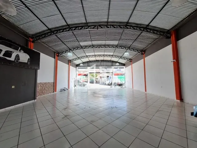 Loja com 310m², para alugar, no bairro Andradas em Andradas