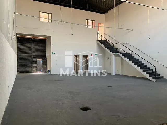 Loja para alugar, no bairro Jardim Castilho em Embu das Artes