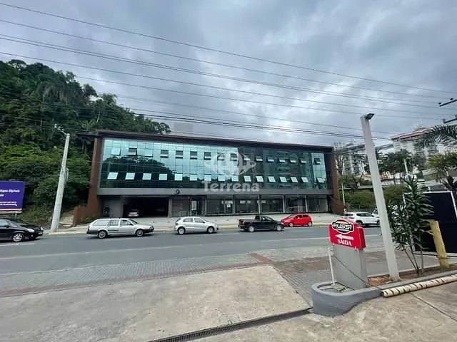 Loja com 1754m², para alugar, no bairro Garcia em Blumenau