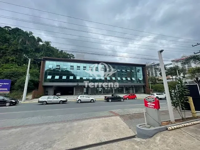 Loja com 1754m², para alugar, no bairro Garcia em Blumenau
