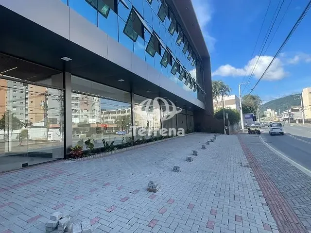 Loja com 1754m², para alugar, no bairro Garcia em Blumenau