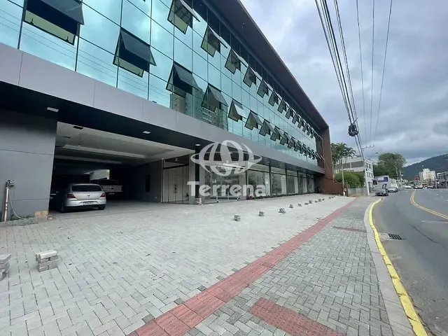 Loja com 1754m², para alugar, no bairro Garcia em Blumenau