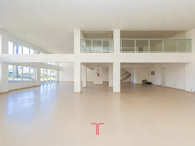Loja com 348m², para alugar, no bairro Santa Quitéria em Curitiba