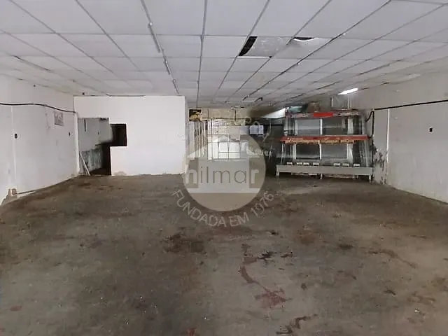 Loja com 106m², para alugar, no bairro Ramos em Rio de Janeiro