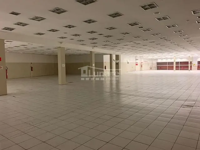 Loja com 2123m², para alugar, no bairro Centro em Mogi das Cruzes