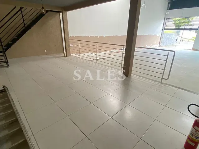 Loja com 301m², para alugar, no bairro Lourdes em Juiz de Fora