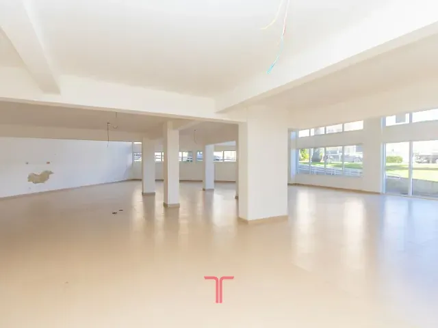 Loja com 348m², para alugar, no bairro Santa Quitéria em Curitiba
