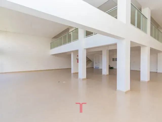 Loja com 348m², para alugar, no bairro Santa Quitéria em Curitiba