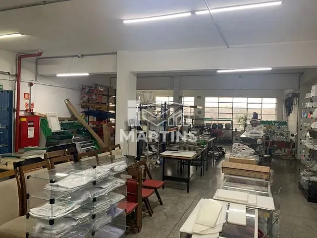 Loja para alugar, no bairro Jardim Castilho em Embu das Artes