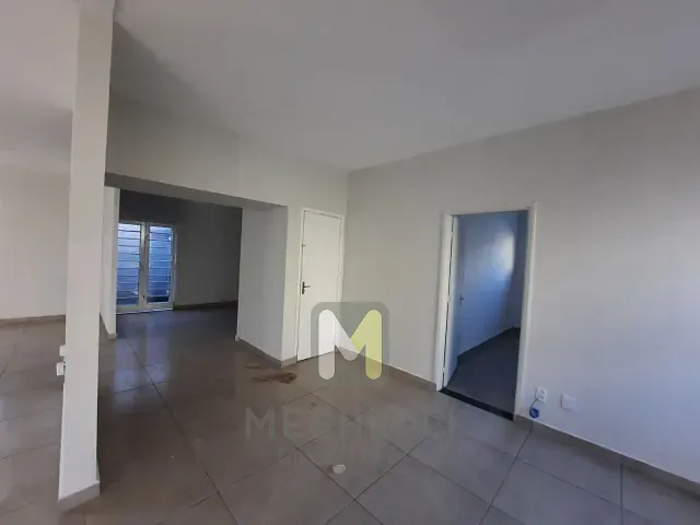 Loja com 200m², para alugar, no bairro Centro em Serrana
