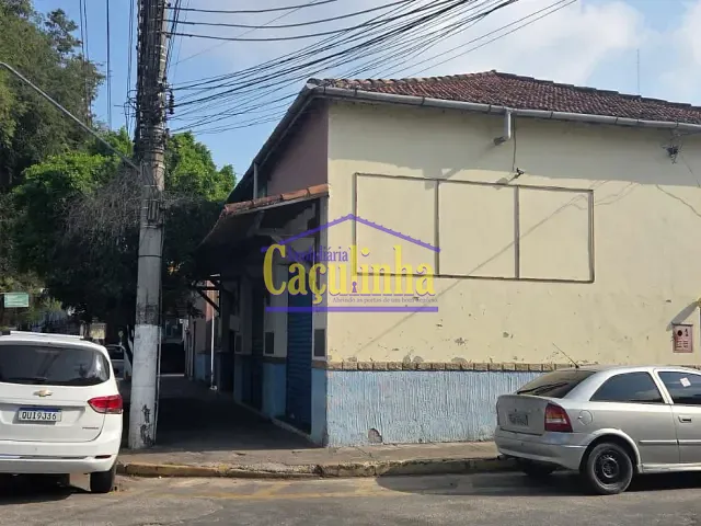 Loja com 400m², para alugar, no bairro Nossa Senhora de Santana em Barra do Piraí