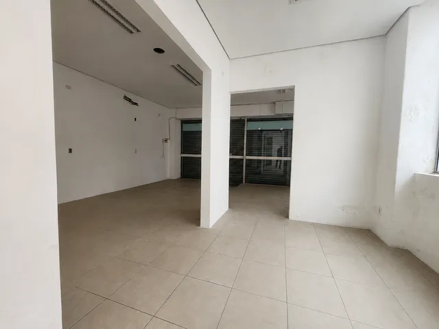 Loja com 300m², à venda, no bairro Centro em Pelotas