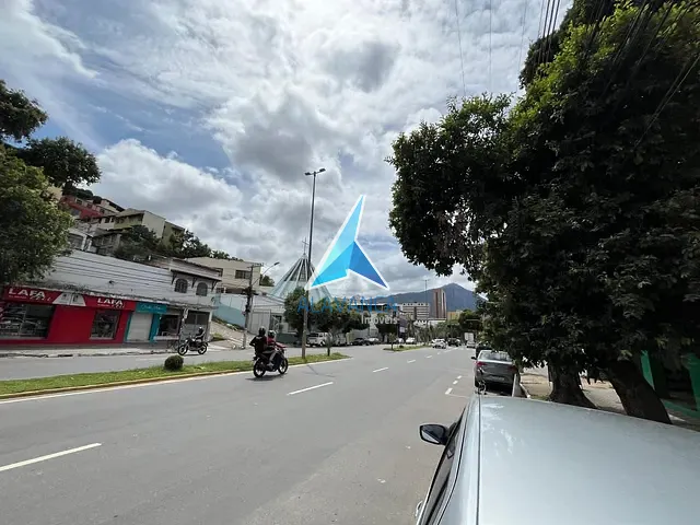 Loja com 406m², para alugar, no bairro Nossa Senhora das Graças em Governador Valadares