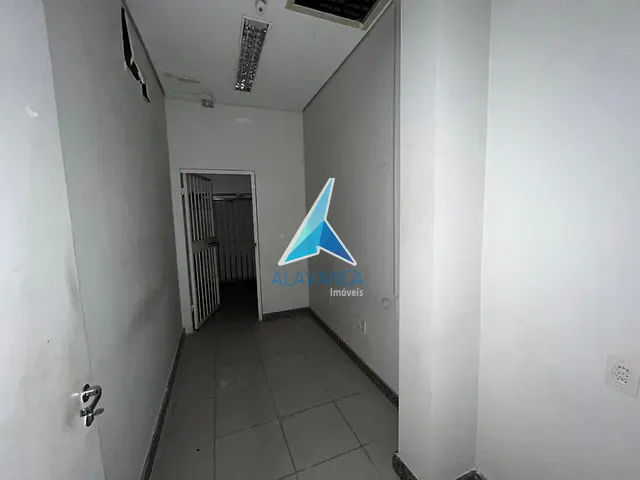 Loja com 406m², para alugar, no bairro Nossa Senhora das Graças em Governador Valadares