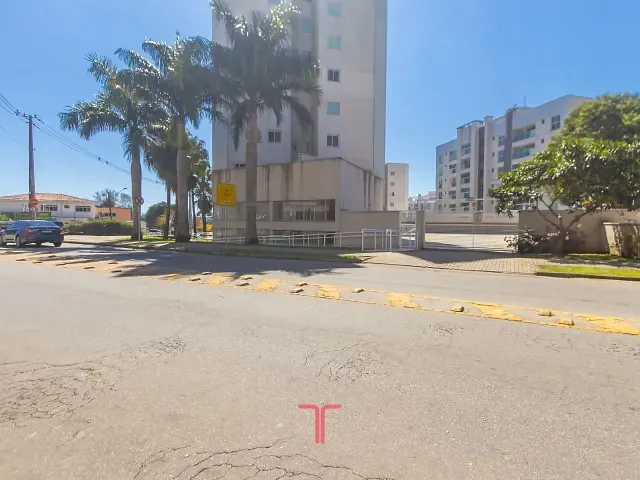 Loja com 348m², para alugar, no bairro Santa Quitéria em Curitiba