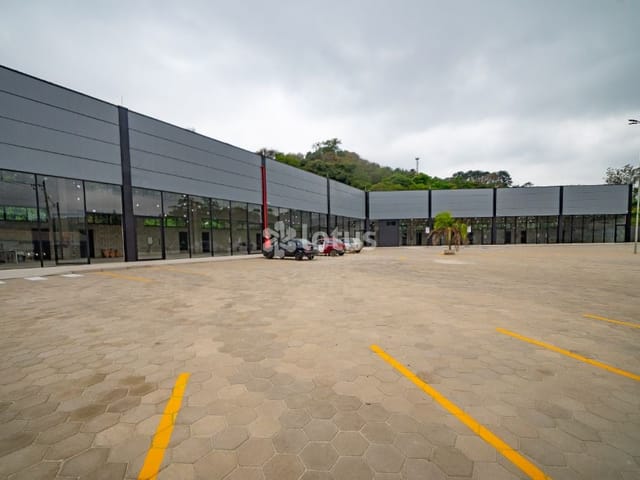 Loja com 950m², para alugar, no bairro Paraíso (Polvilho) em Cajamar