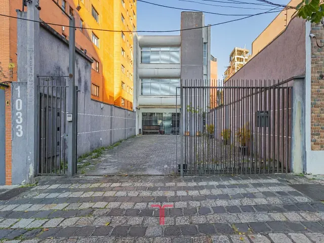 Loja com 525m², para alugar, no bairro Batel em Curitiba