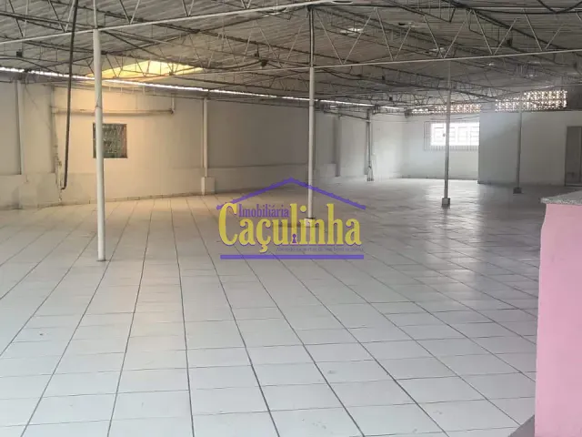 Loja com 1200m², para alugar, no bairro Centro em Barra do Piraí