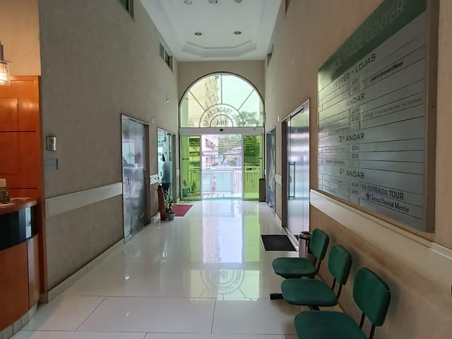 Foto do Loja - TIROL TRADE CENTER: Sala no 2º Andar, com Recepção, Sala Privativa e Climatização Instalada | Hilmar