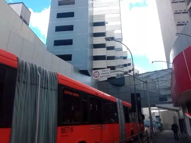 Sala à venda, no bairro Centro em Curitiba