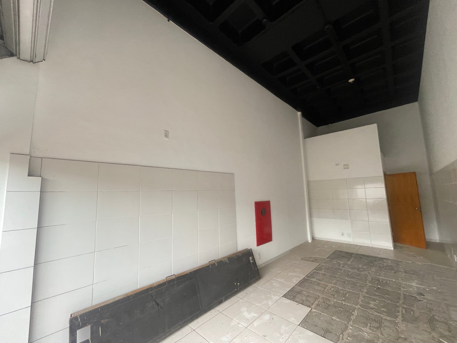 Loja para alugar com 31 m² em frente à Universidade Newton Paiva no Bairro Caiçaras – Belo Horizonte